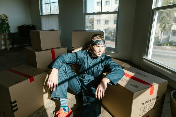 Comment concevoir une salle de bains pour une personne à mobilité réduite dans une maison ancienne?